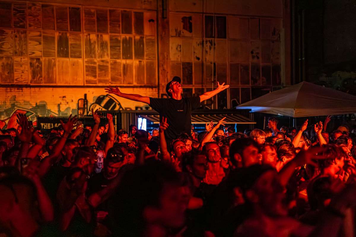 Loading... just a sec